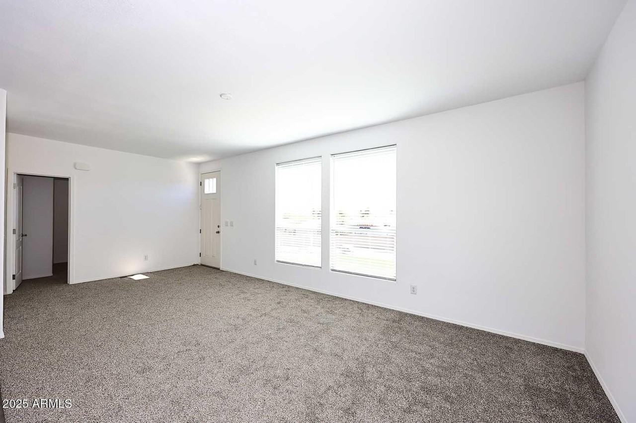 13004 N 19th Pl - Photo 6 of 36