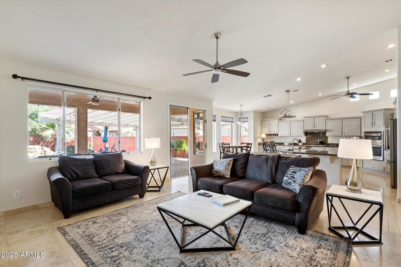 10060 East Emerald Drive - Photo 7 of 27