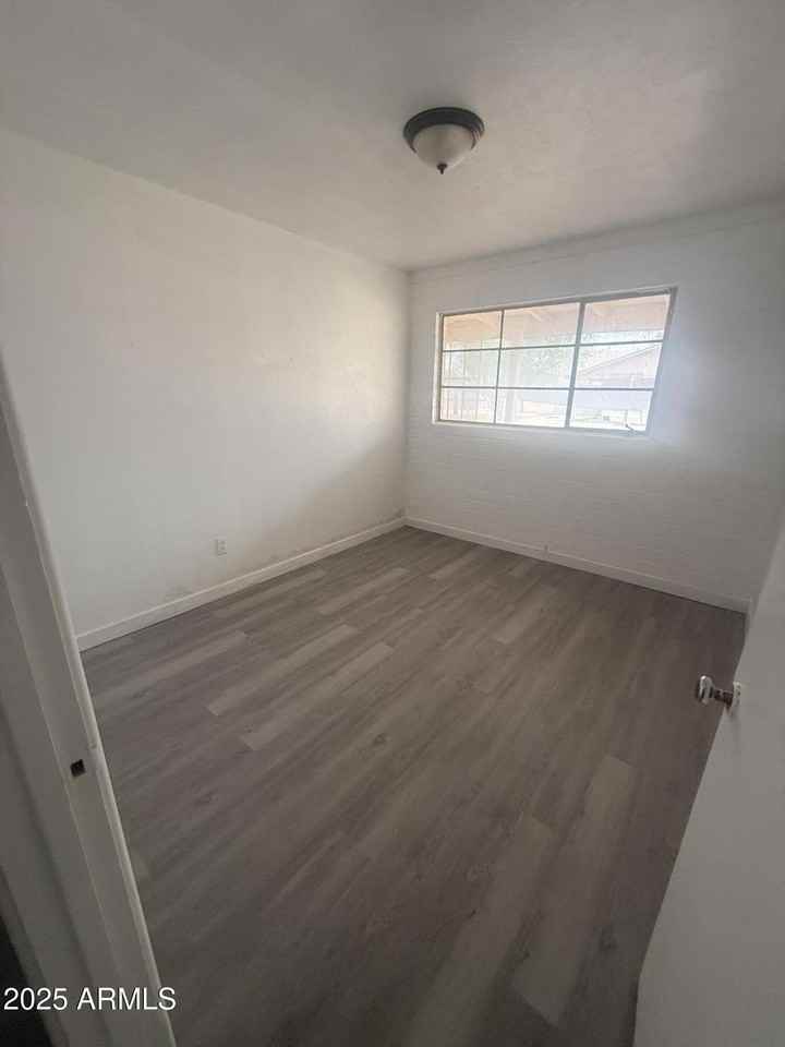 204 N E St - Photo 7 of 7