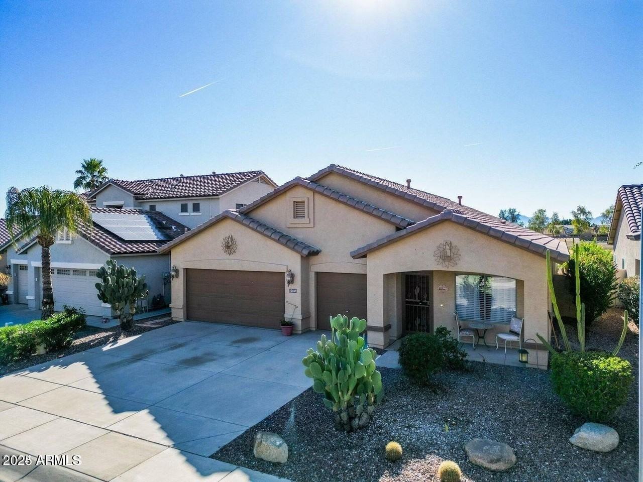 12829 W Whitton Ave - Photo 4 of 50