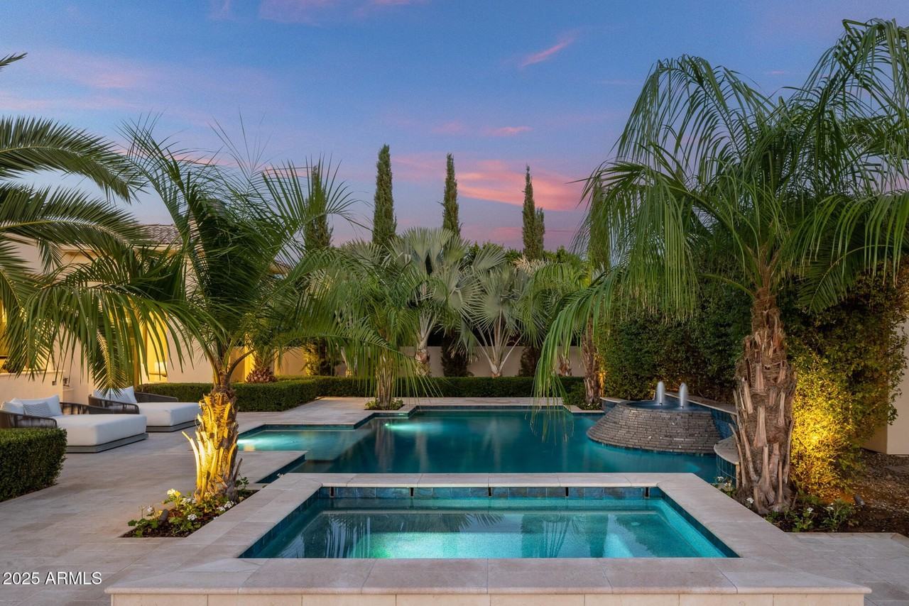 7730 North Mockingbird Lane - Photo 2 of 42