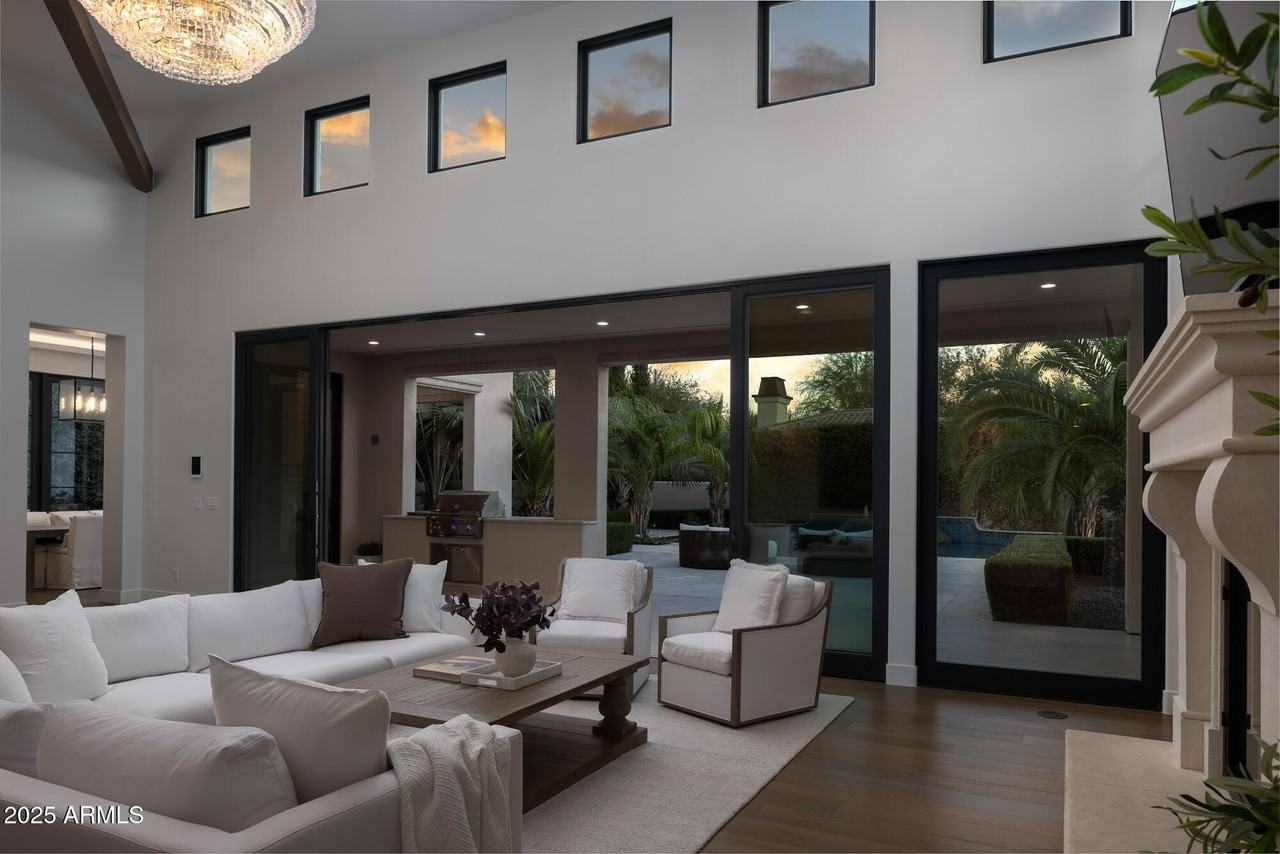 7730 North Mockingbird Lane - Photo 3 of 42