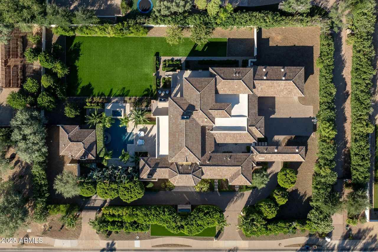 7730 North Mockingbird Lane - Photo 4 of 42