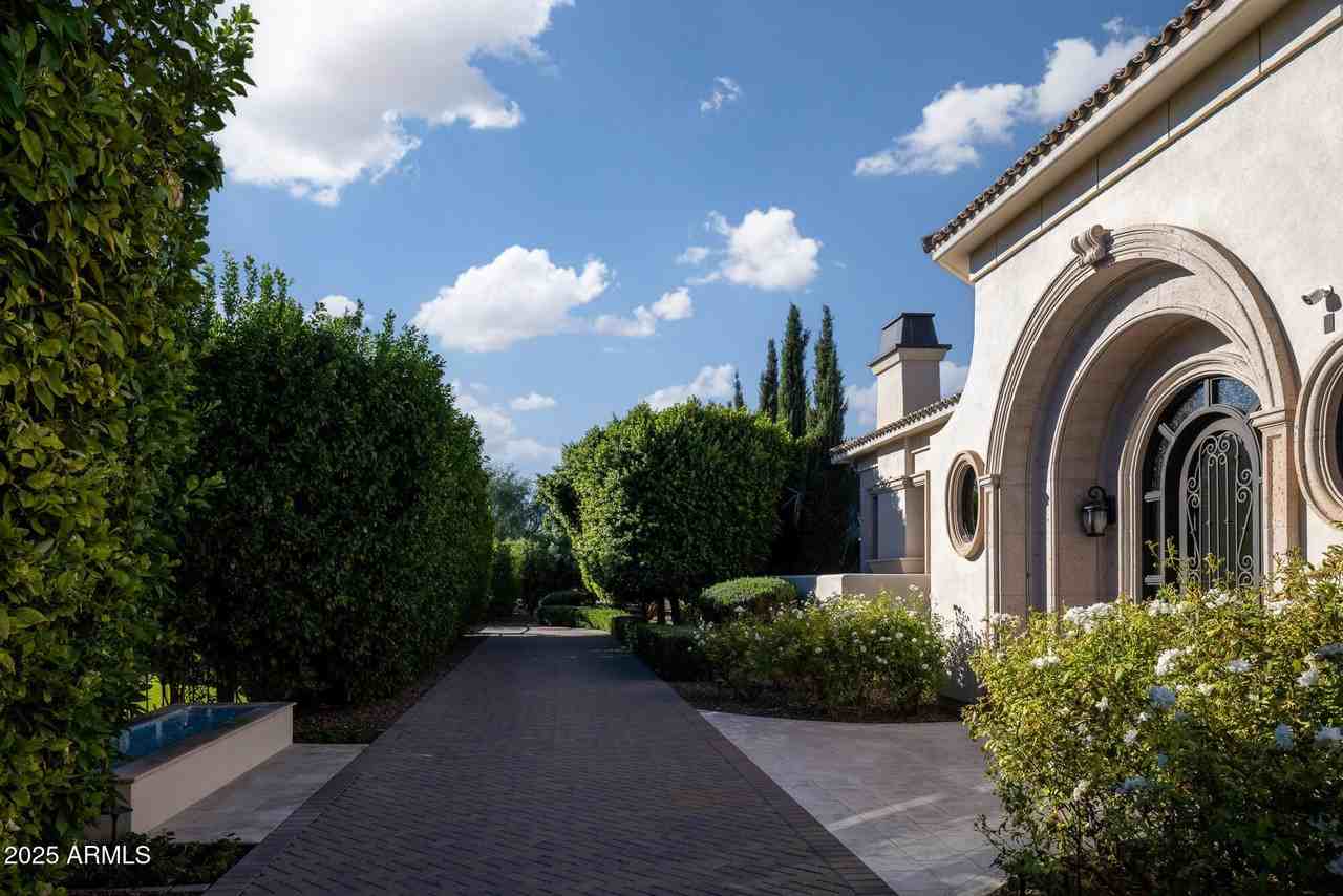 7730 North Mockingbird Lane - Photo 5 of 42