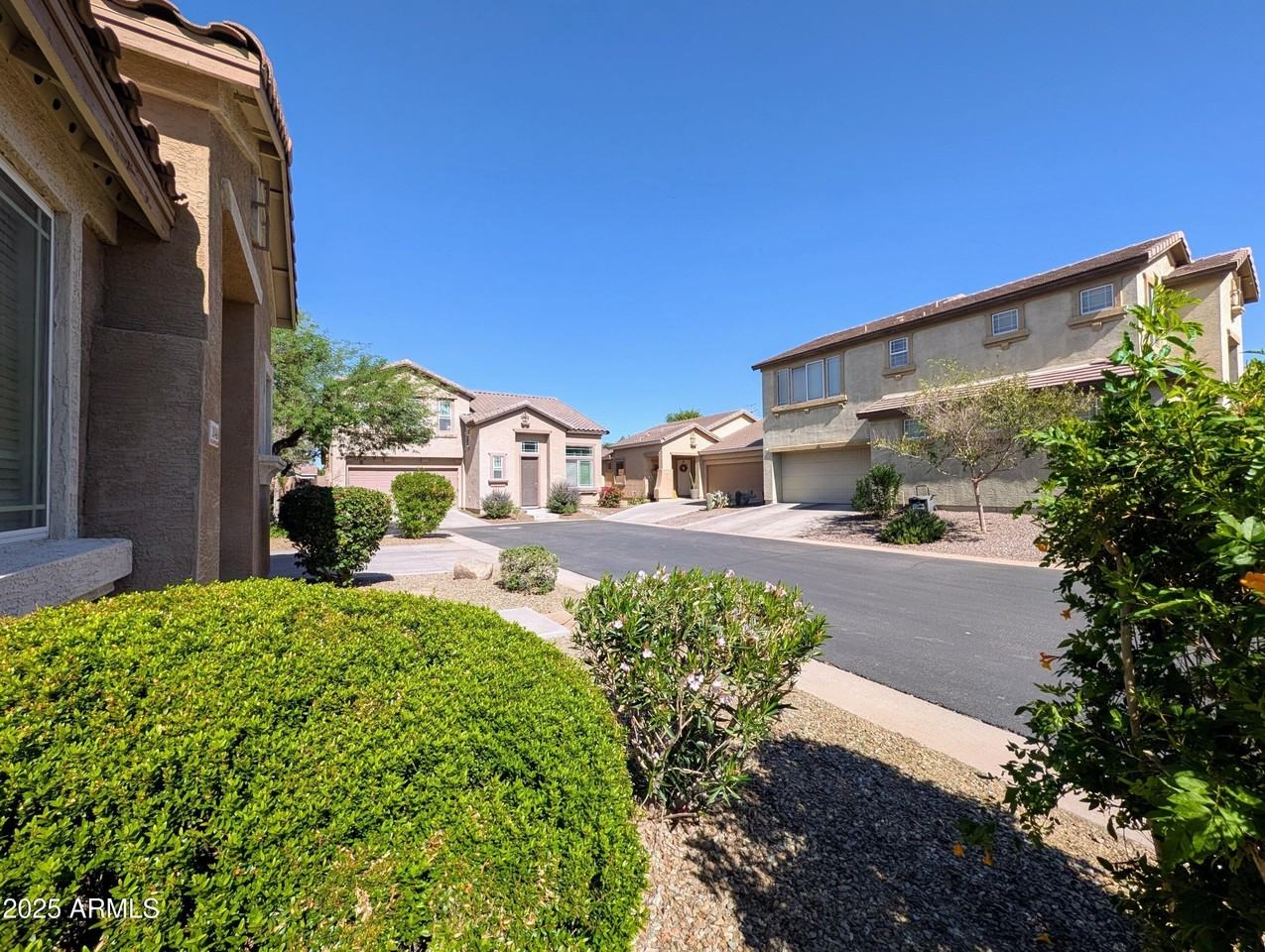 3848 E Pollack St - Photo 5 of 50