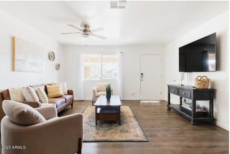 1048 W 12th Pl - Photo 2 of 19