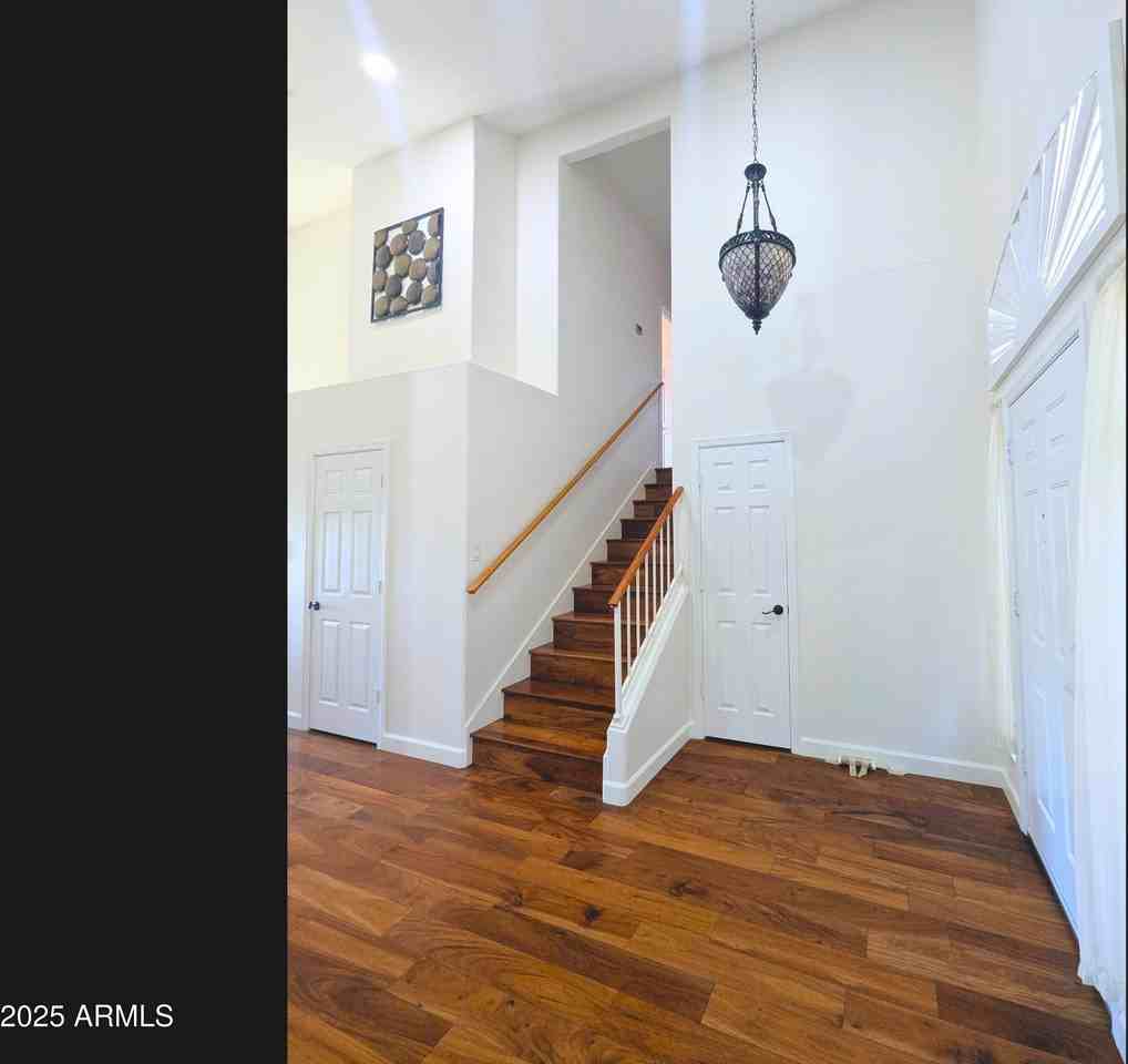 242 S Sycamore Pl - Photo 6 of 45