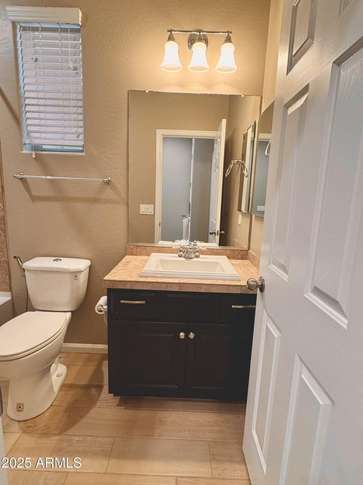 3253 S Miller Dr - Photo 6 of 45