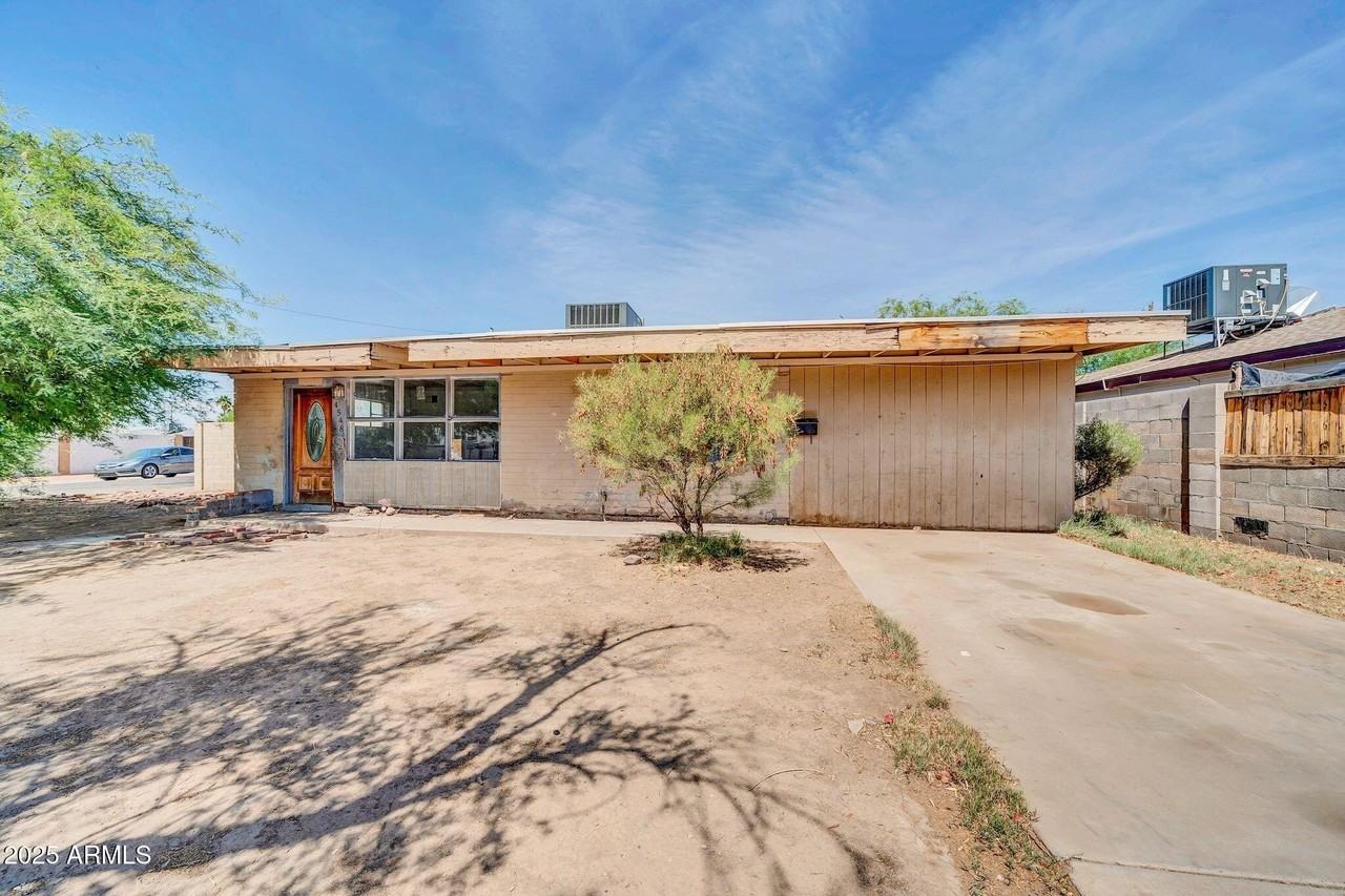 4548 North 29th Avenue - Photo 3 of 28