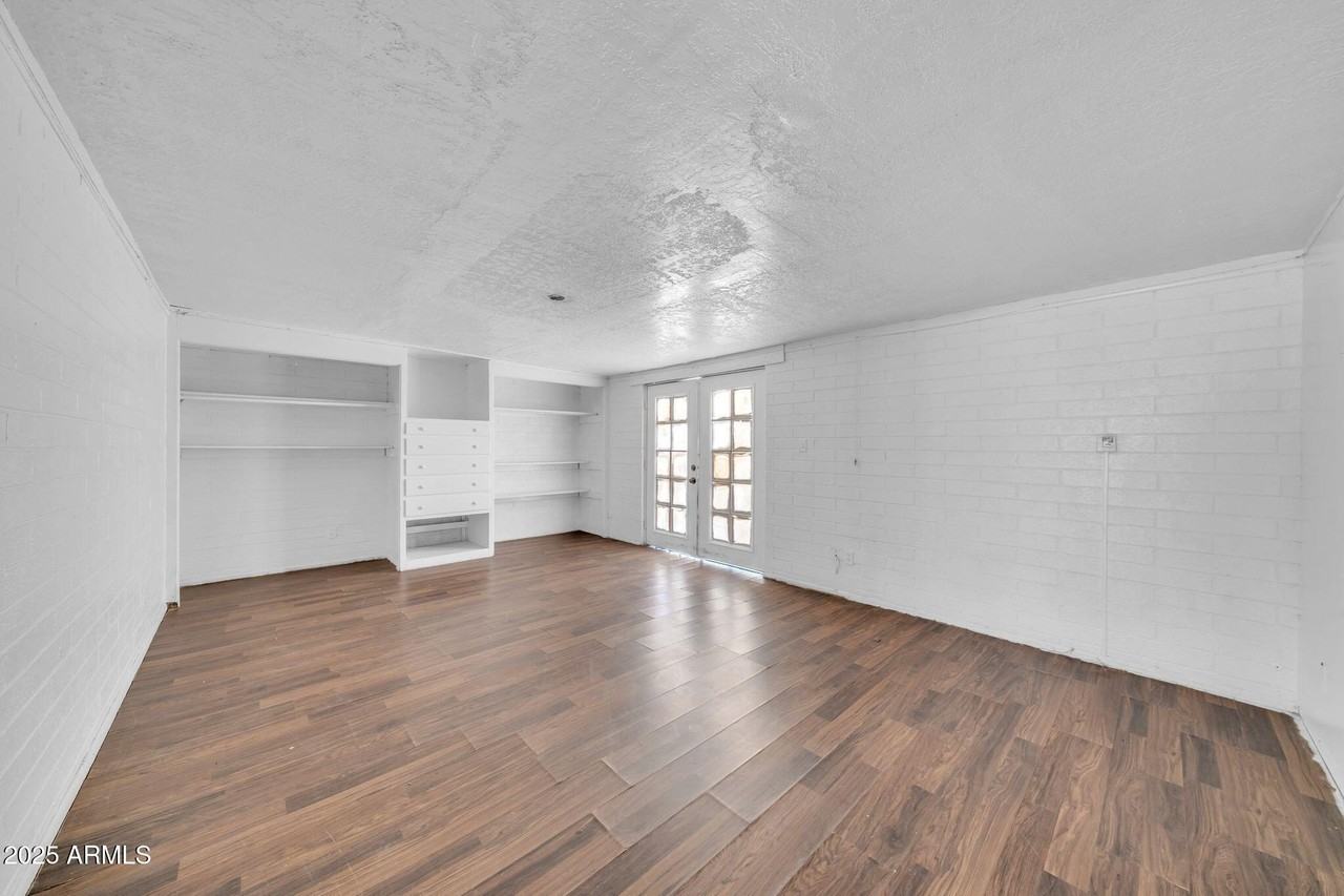 4548 North 29th Avenue - Photo 4 of 28