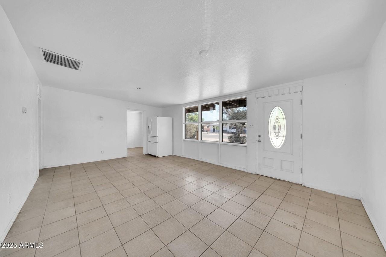 4548 North 29th Avenue - Photo 6 of 28