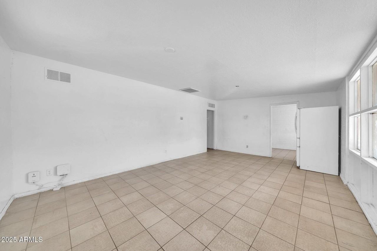 4548 North 29th Avenue - Photo 7 of 28