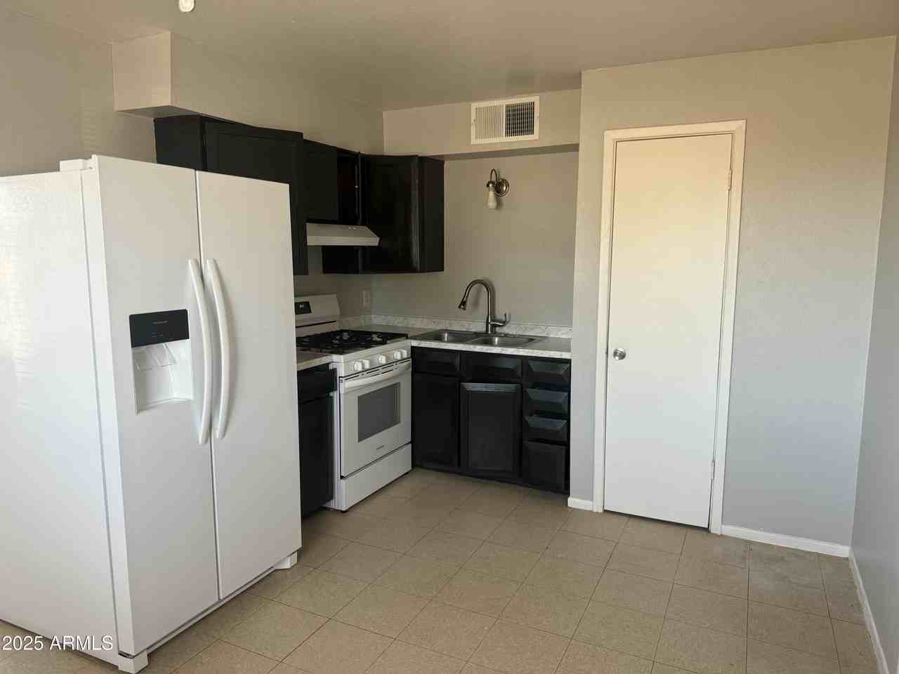 501 W 14th St - Photo 4 of 16