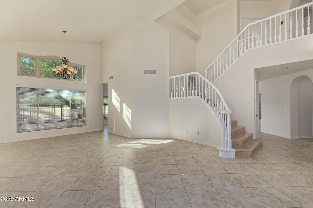 9414 S 51st St - Photo 5 of 34