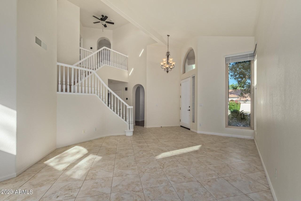 9414 S 51st St - Photo 6 of 34