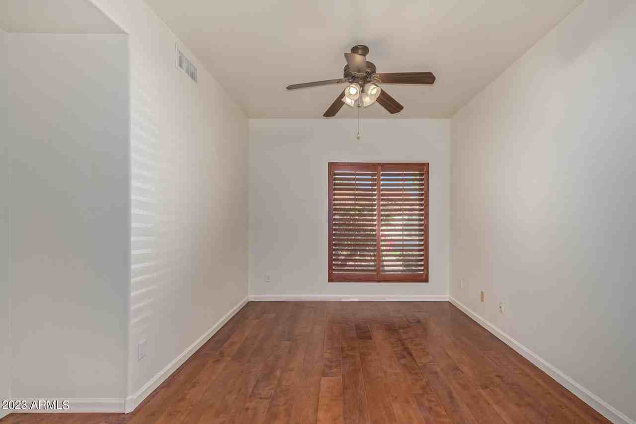 9414 S 51st St - Photo 7 of 34