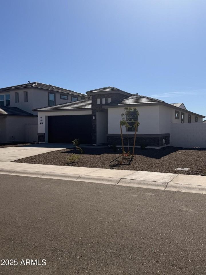 7409 W Buckhorn Trl - Photo 3 of 24