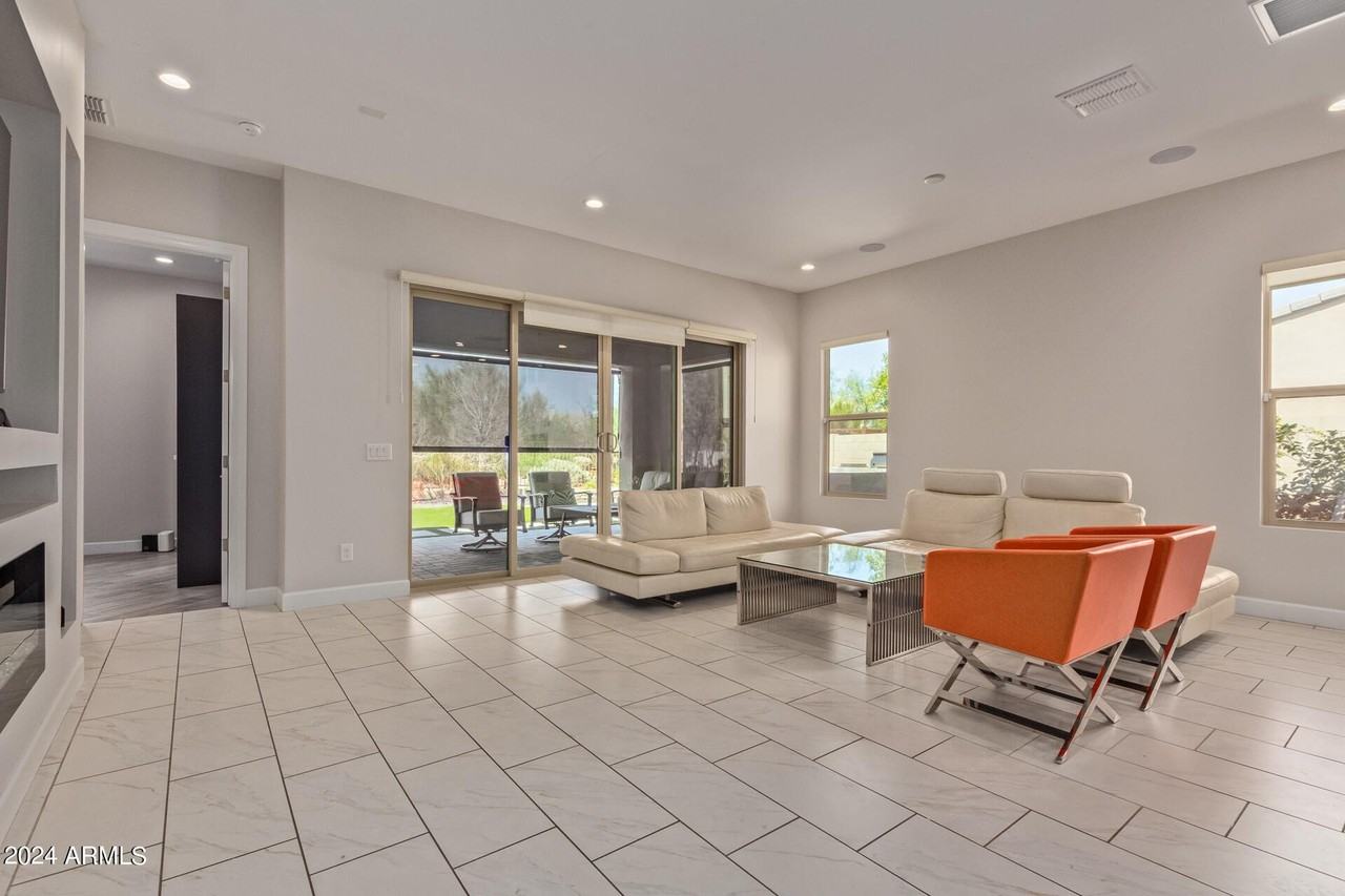 18030 66th Place - Photo 4 of 37