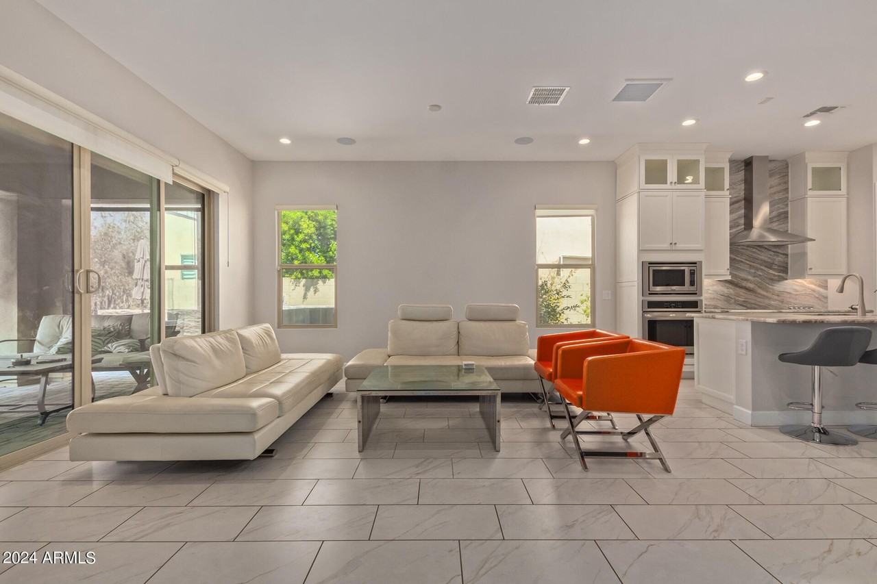 18030 66th Place - Photo 5 of 37