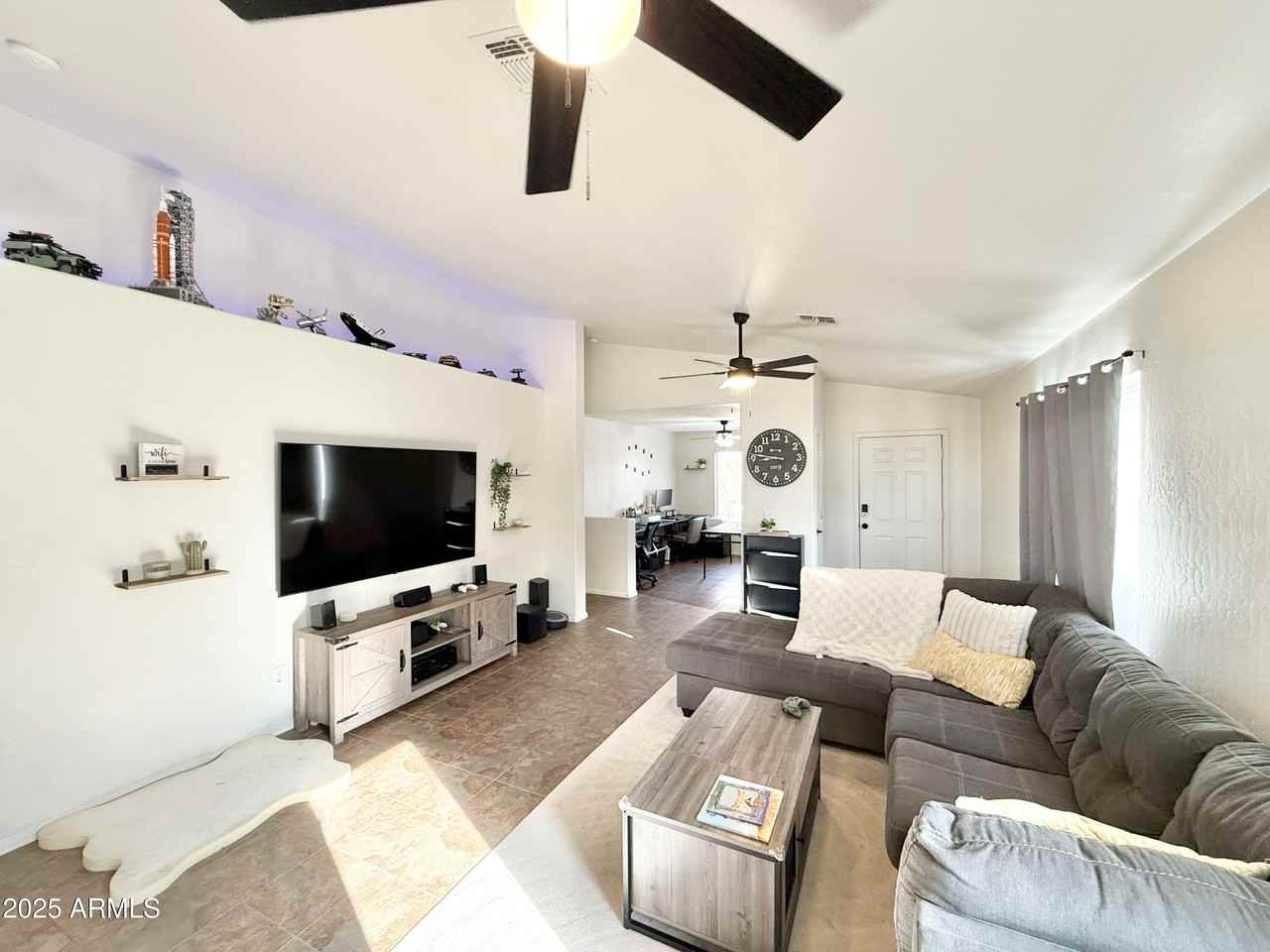 13737 W Berridge Ln - Photo 3 of 18