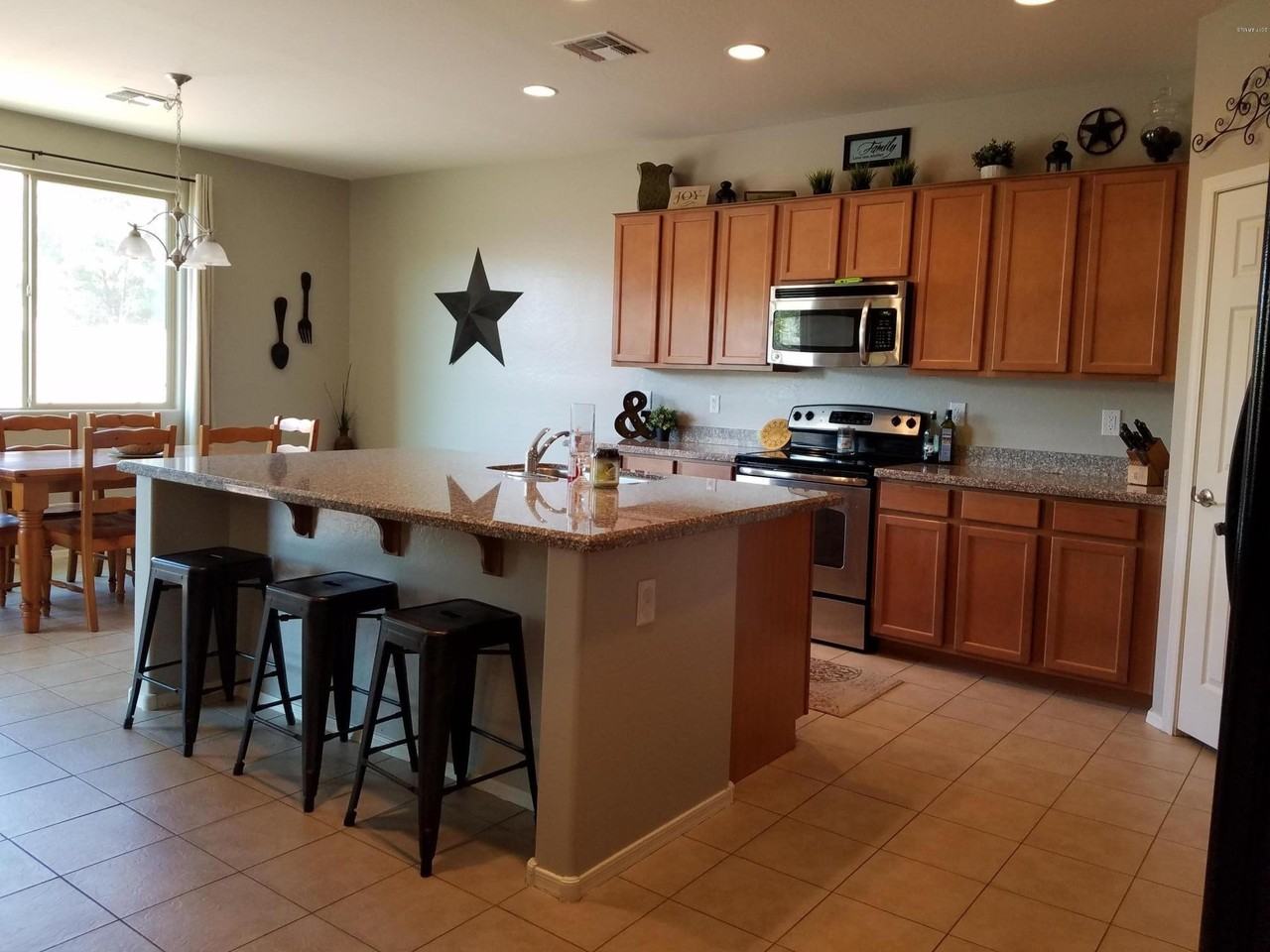 1932 E Ravenswood Dr - Photo 3 of 32