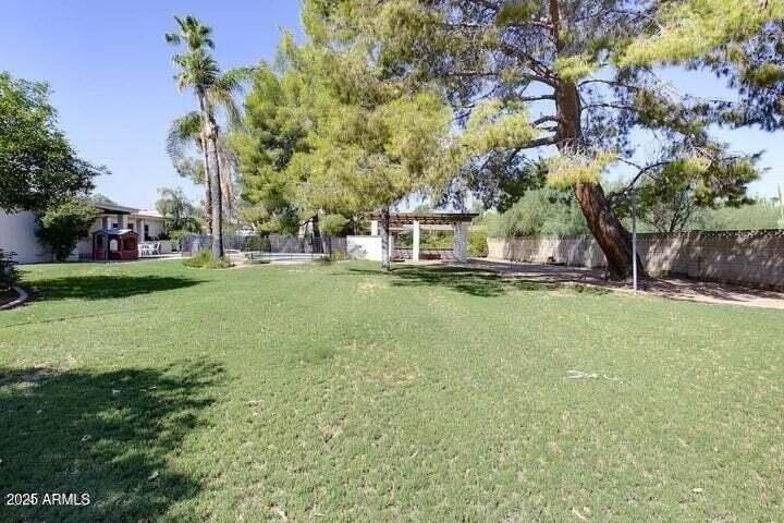 13034 N 82nd St - Photo 5 of 50