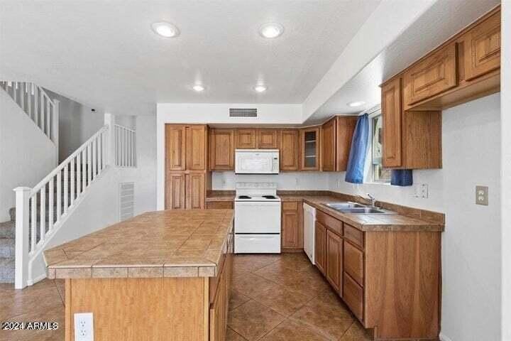 4123 E Coal St - Photo 4 of 17