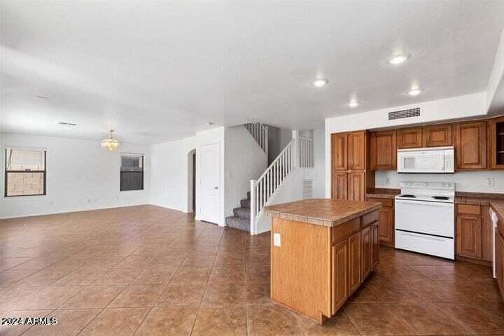 4123 E Coal St - Photo 5 of 17