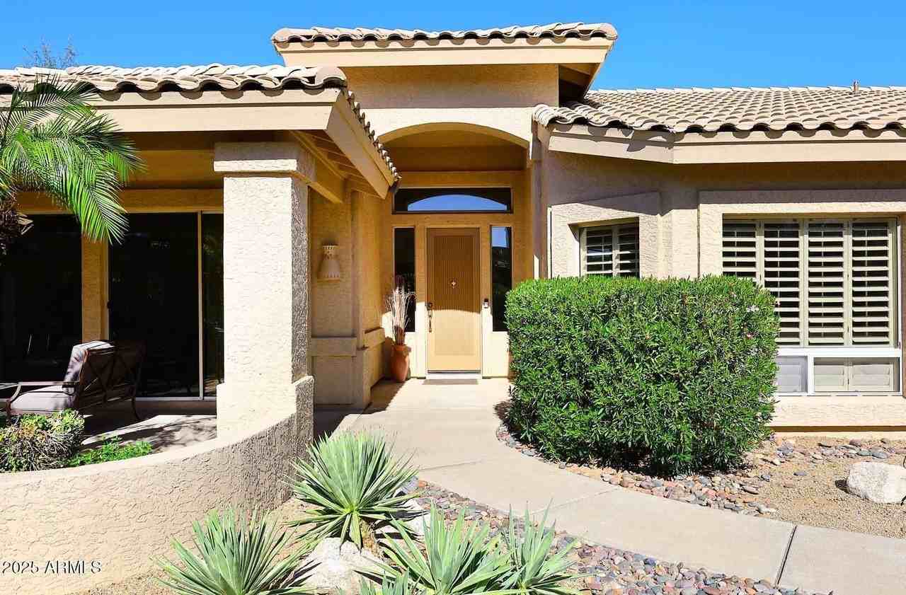 18510 E Leather Ln - Photo 4 of 50