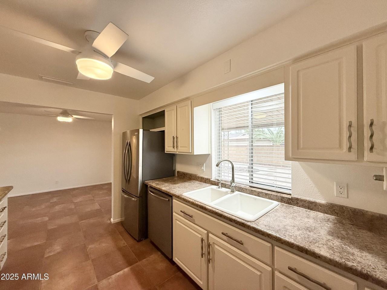 4559 E Dragoon Ave - Photo 5 of 19