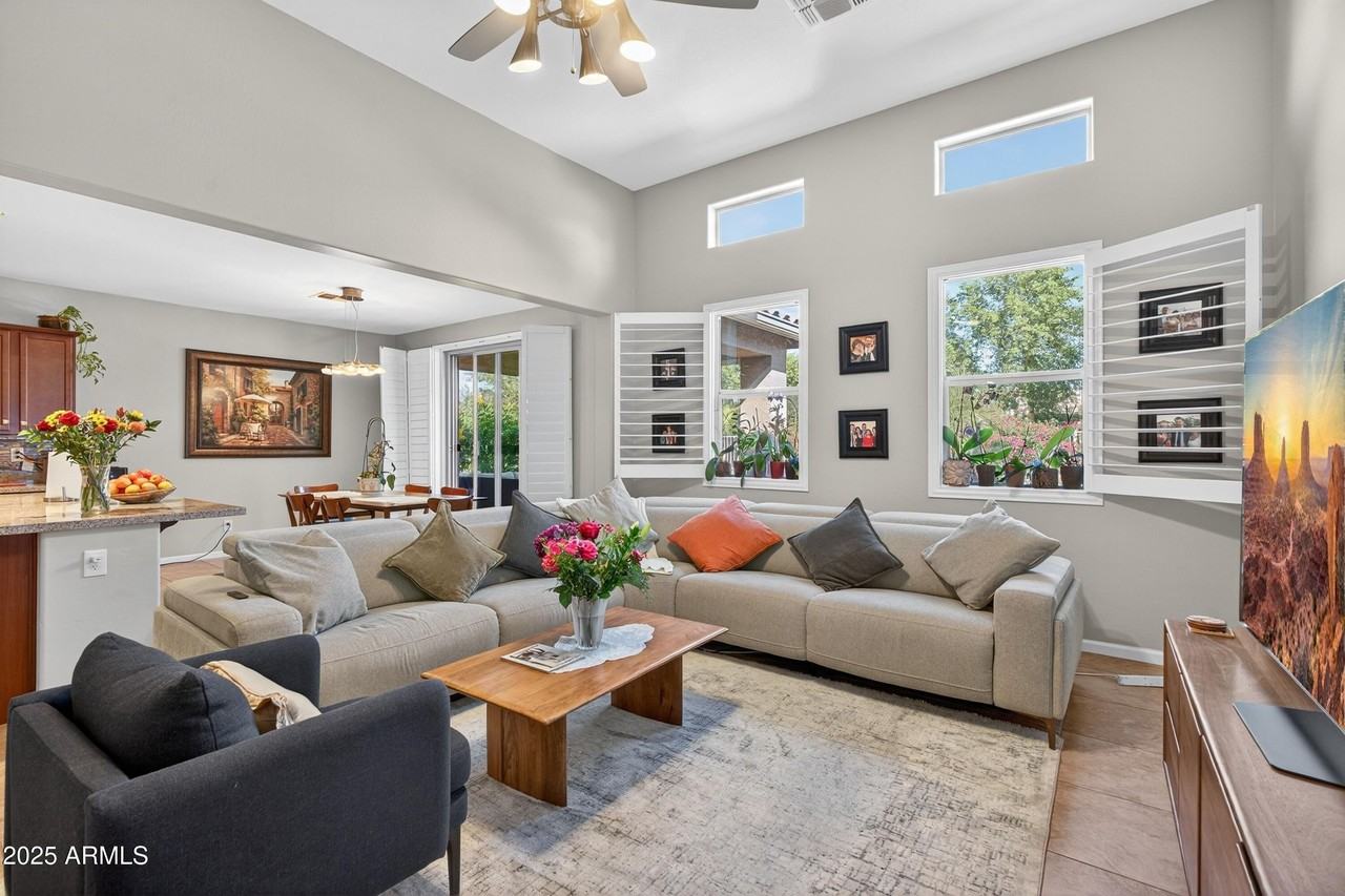 8984 West Diana Avenue - Photo 5 of 48