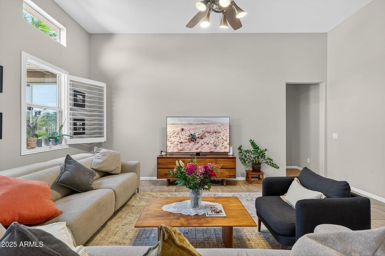 8984 West Diana Avenue - Photo 6 of 48