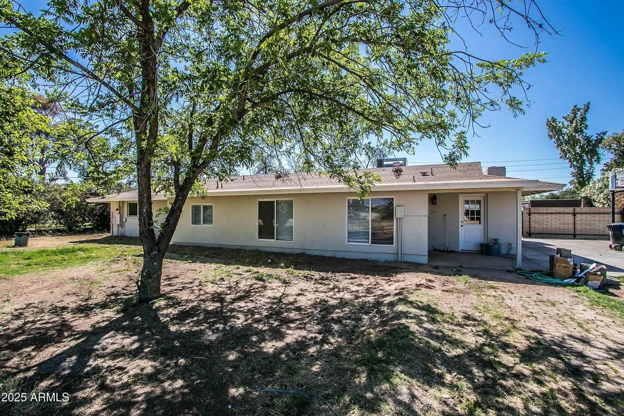 1905 Old Greenfield Road - Photo 2 of 27