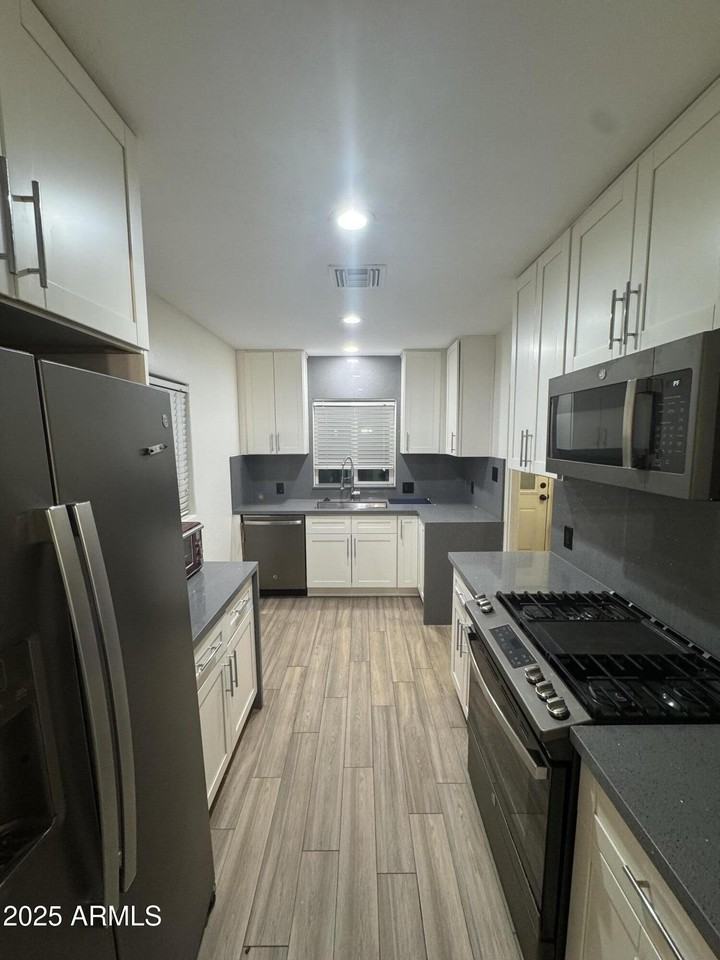 926 West Moreland Street - Photo 5 of 8