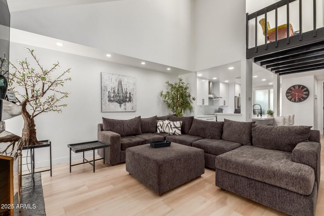 2529 N Miller Rd - Photo 7 of 31