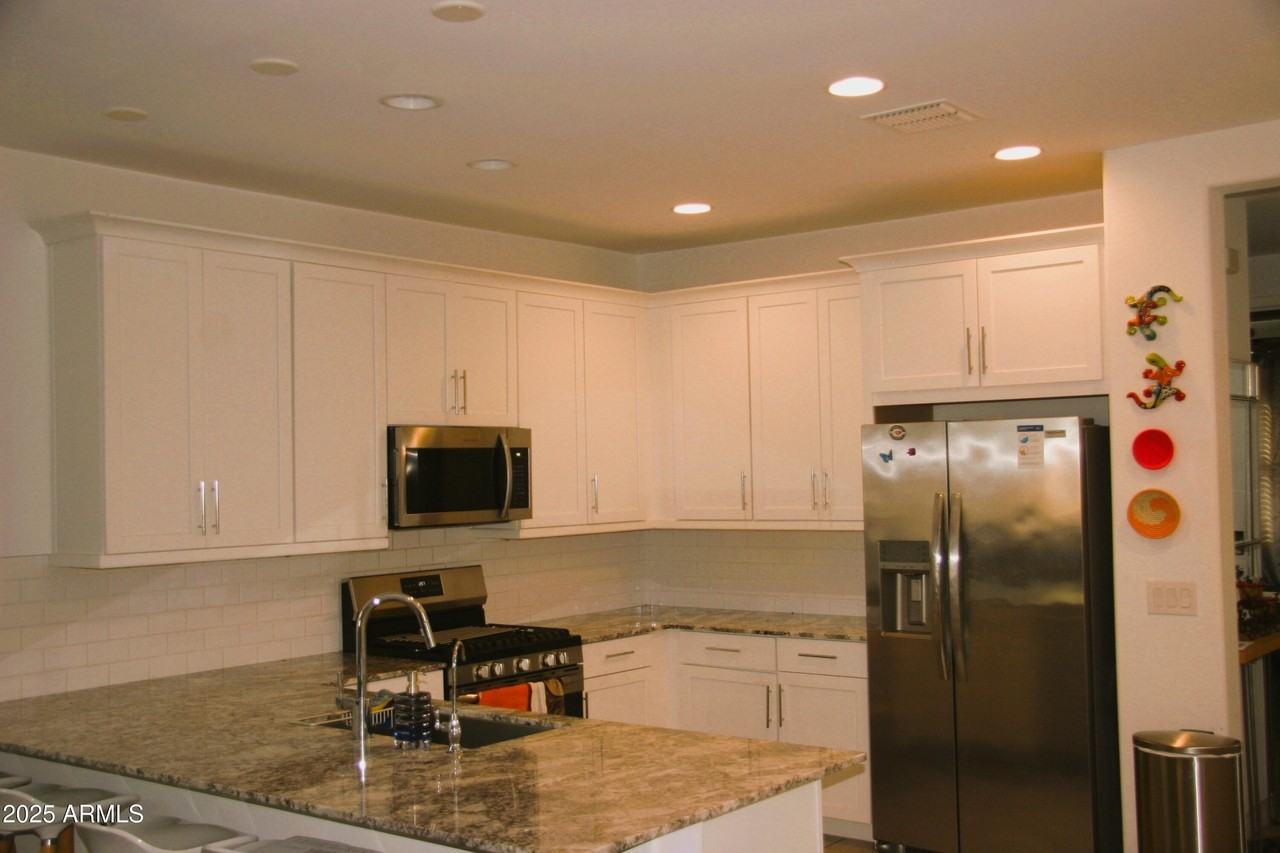 9408 W Atlantis Way - Photo 4 of 13