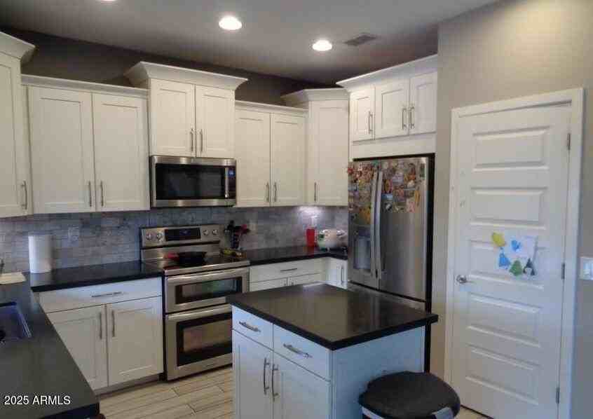 240 North Senate Street - Photo 5 of 17