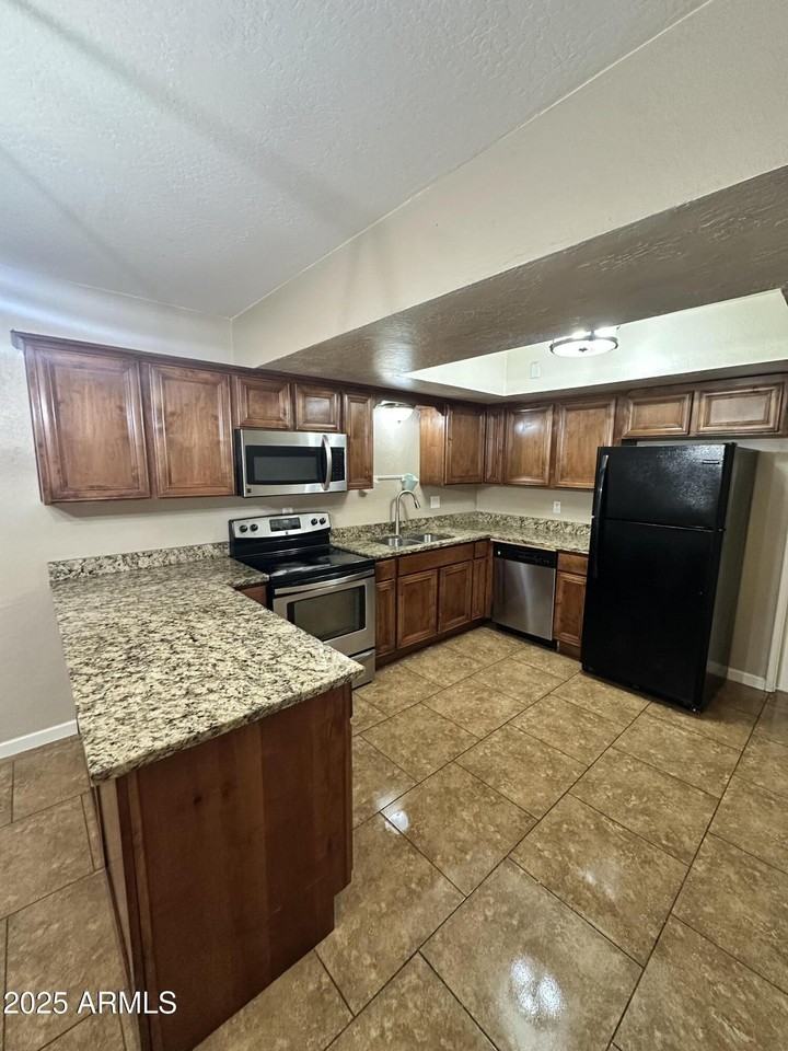 326 West La Jolla Drive - Photo 4 of 10