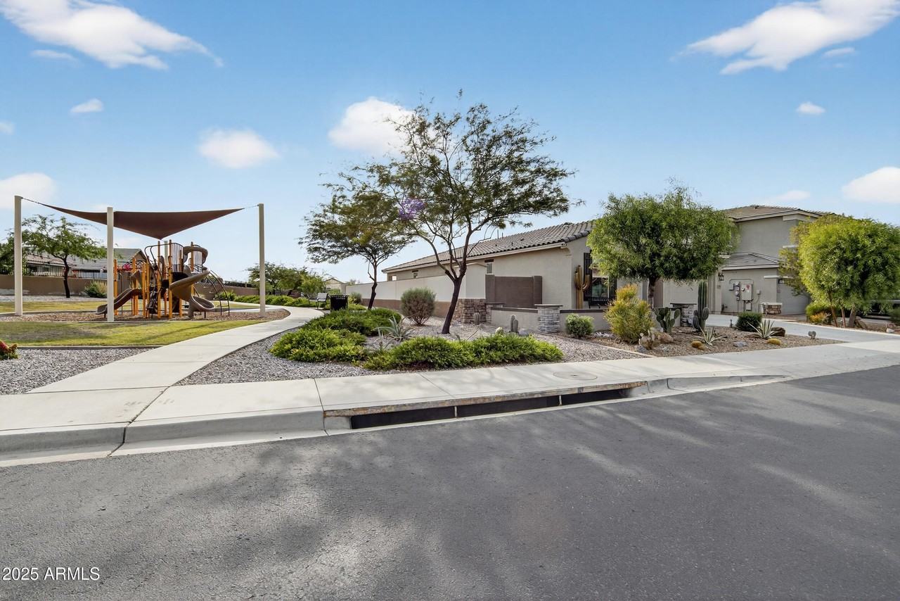 17763 W Granite View Dr - Photo 3 of 50