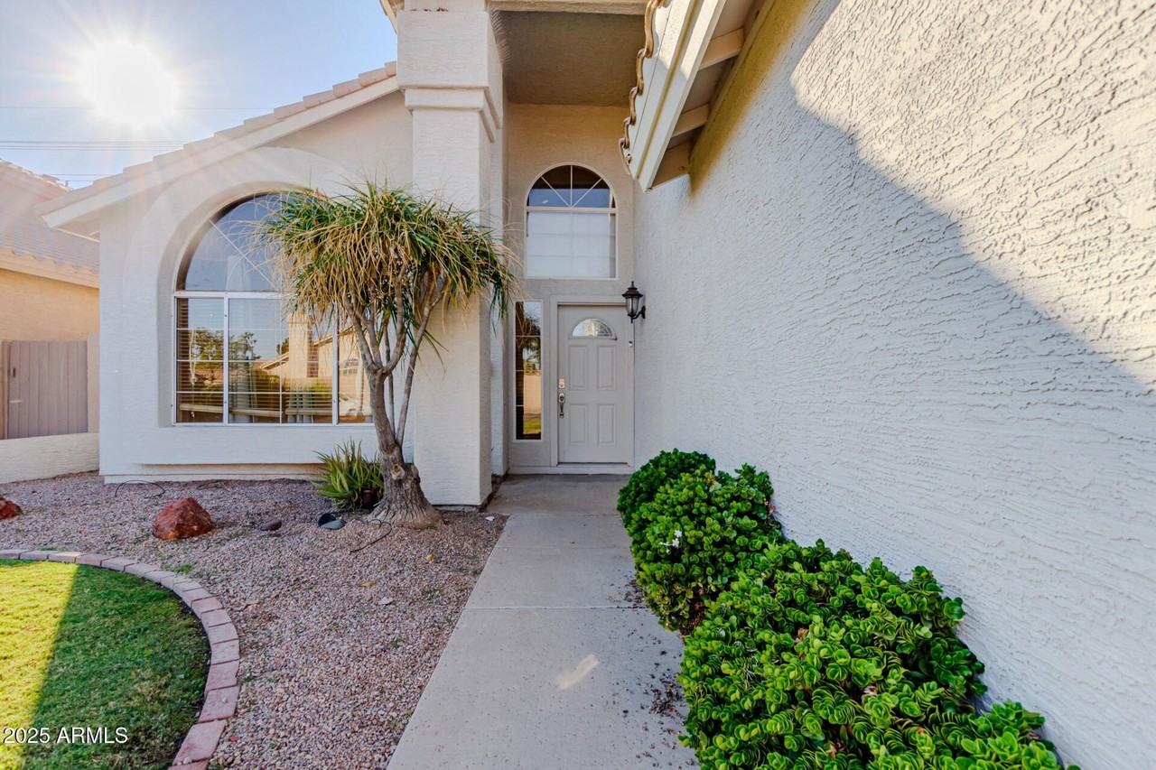 1110 North Aspen Drive - Photo 4 of 44