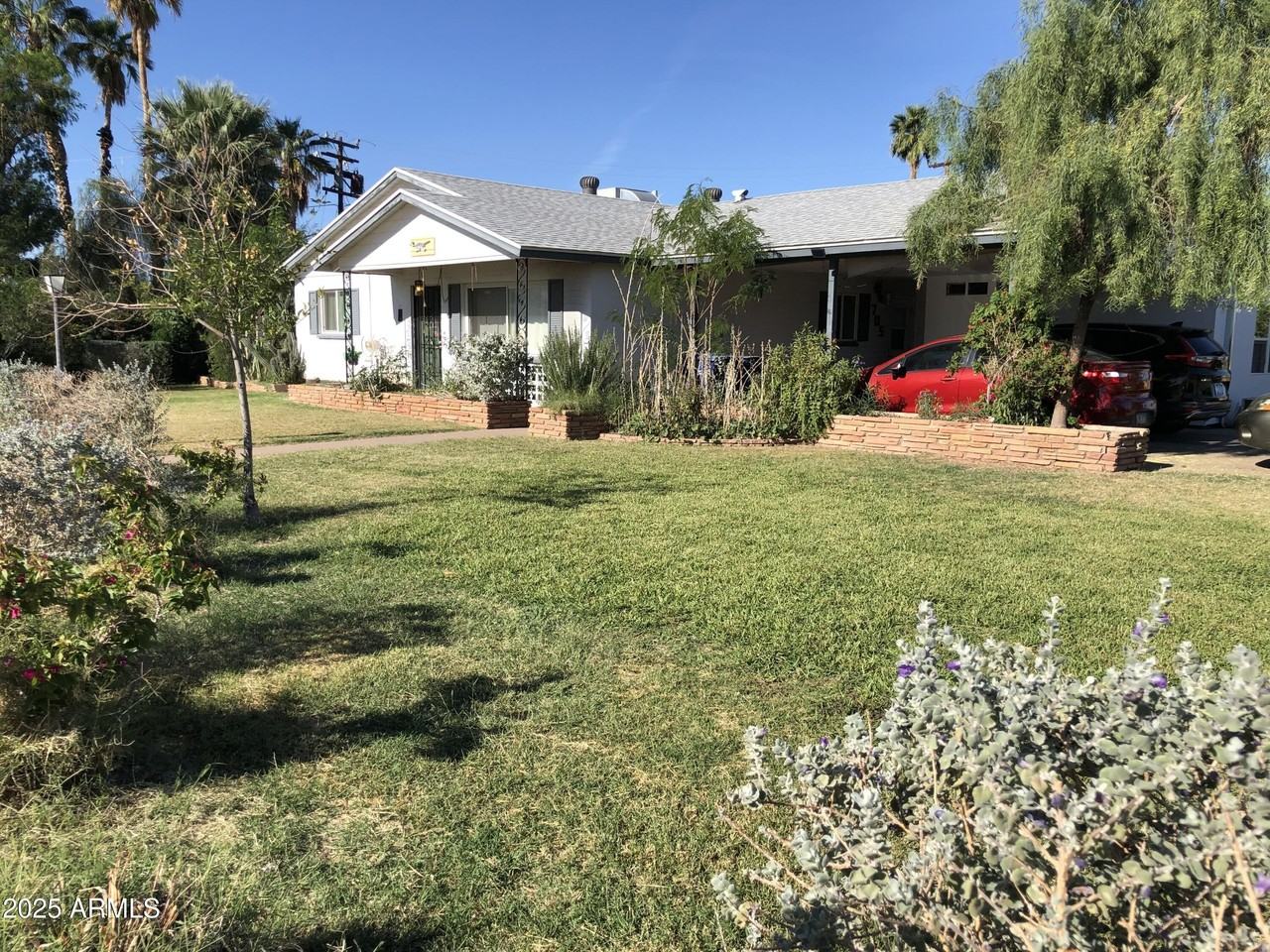 705 W 16th St - Photo 2 of 24