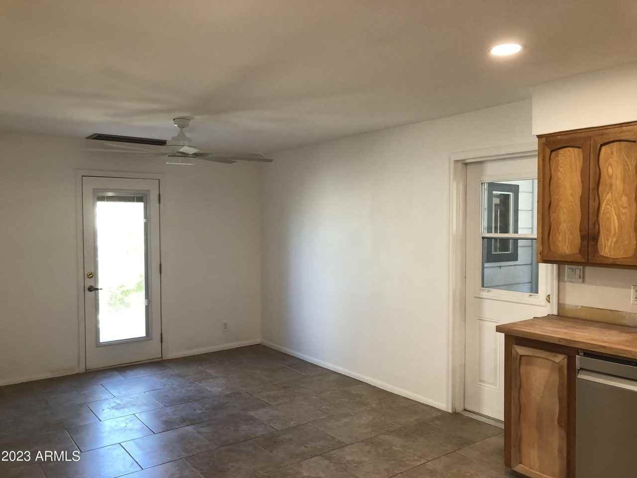 705 W 16th St - Photo 5 of 24