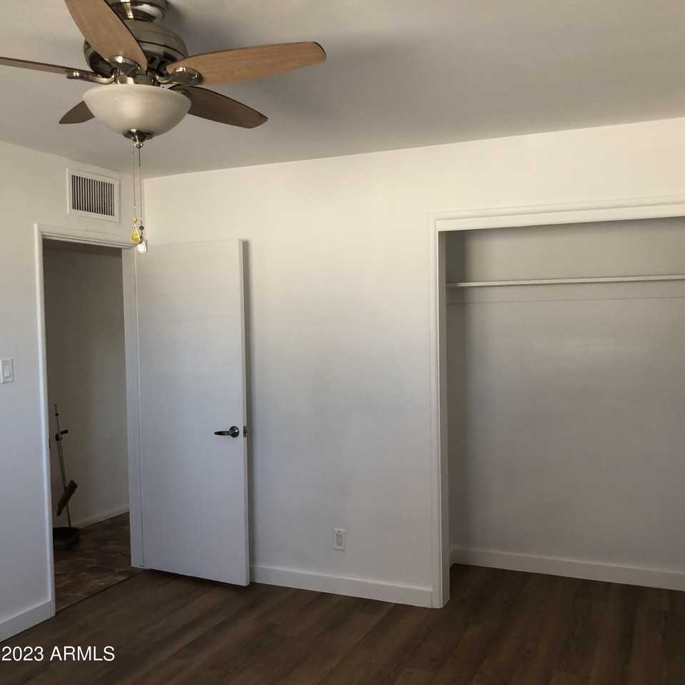 705 W 16th St - Photo 7 of 28