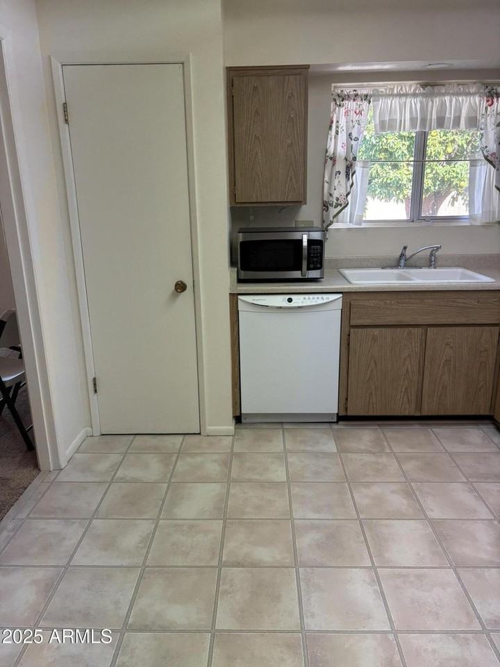 10326 West Pleasant Valley Road - Photo 3 of 8