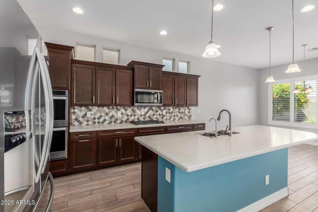 17996 W Redwood Ln - Photo 4 of 40