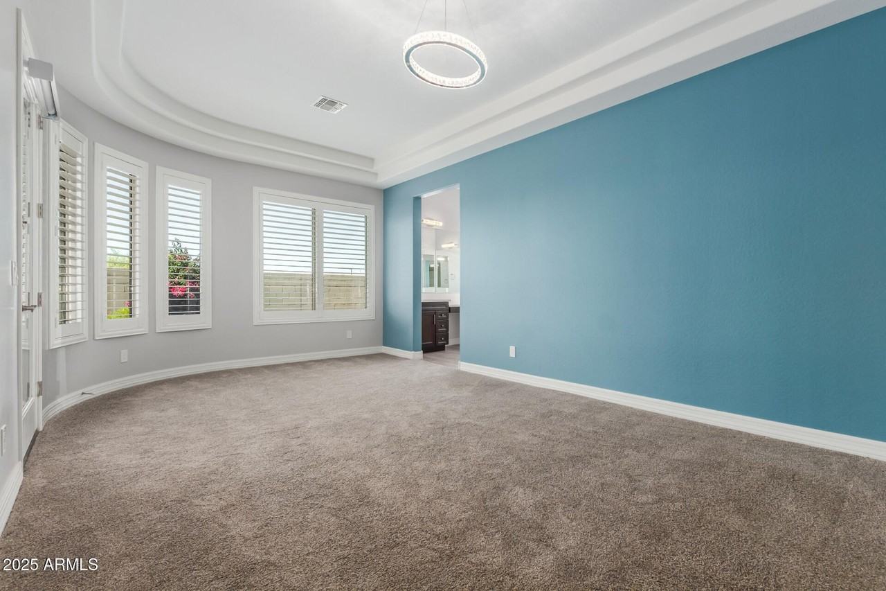 17996 W Redwood Ln - Photo 6 of 40