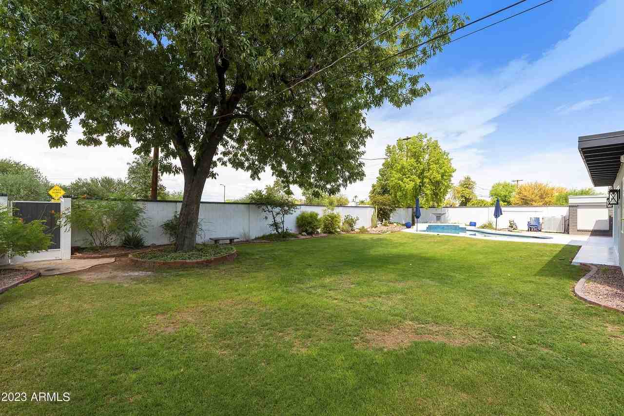 3318 East Onyx Avenue - Photo 5 of 50