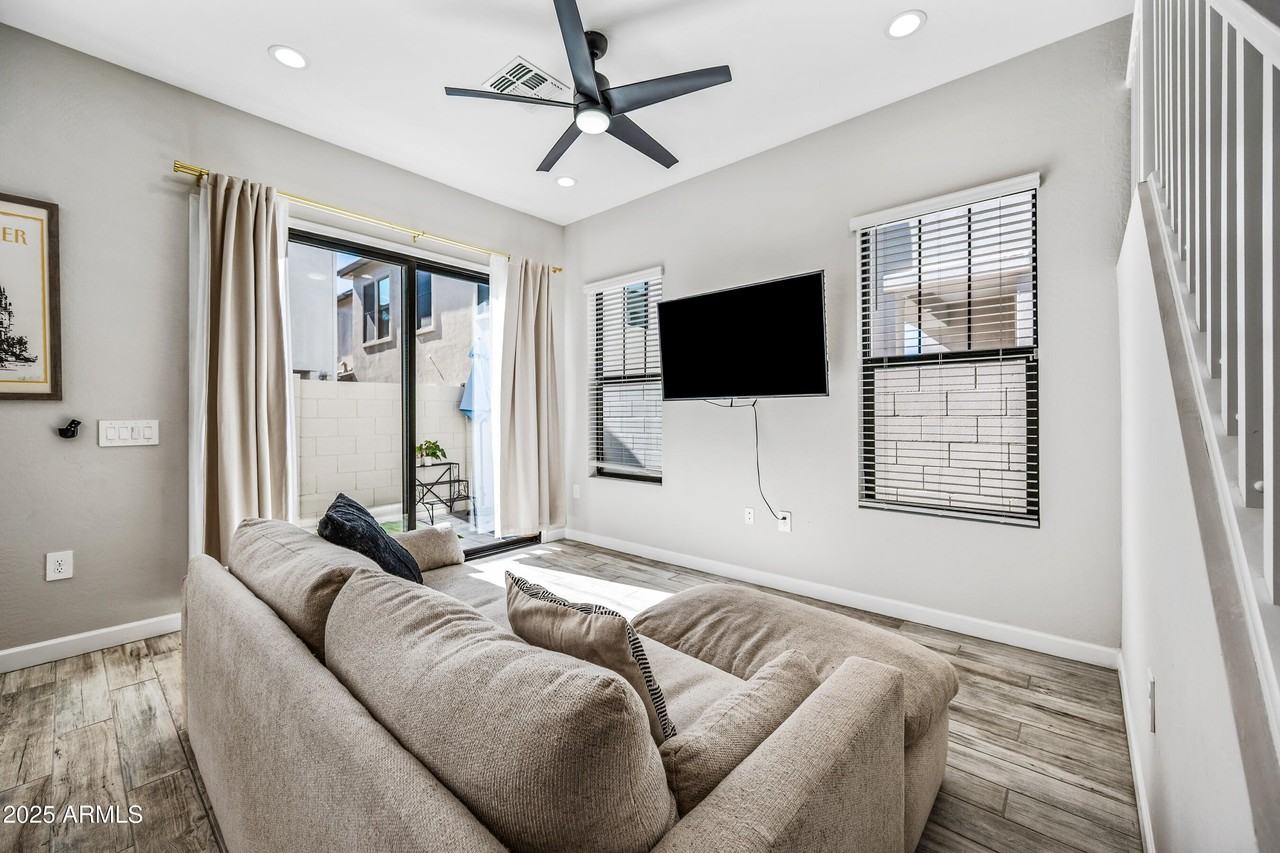 4827 East Village Drive - Photo 5 of 44