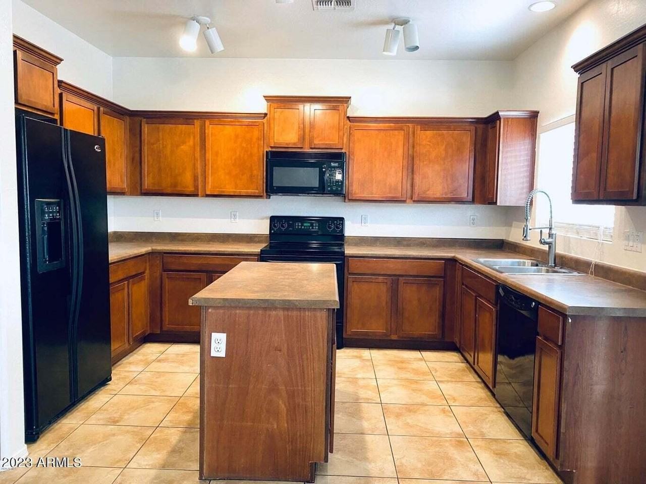 5427 W Minton St - Photo 6 of 25