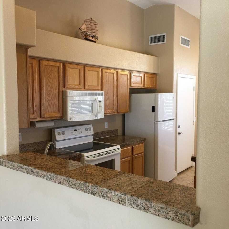 623 West Greentree Drive - Photo 3 of 16